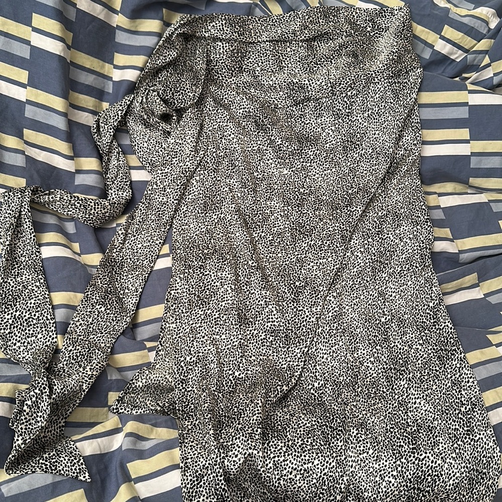 Flying point surf, silk wrap midi skirt size medium